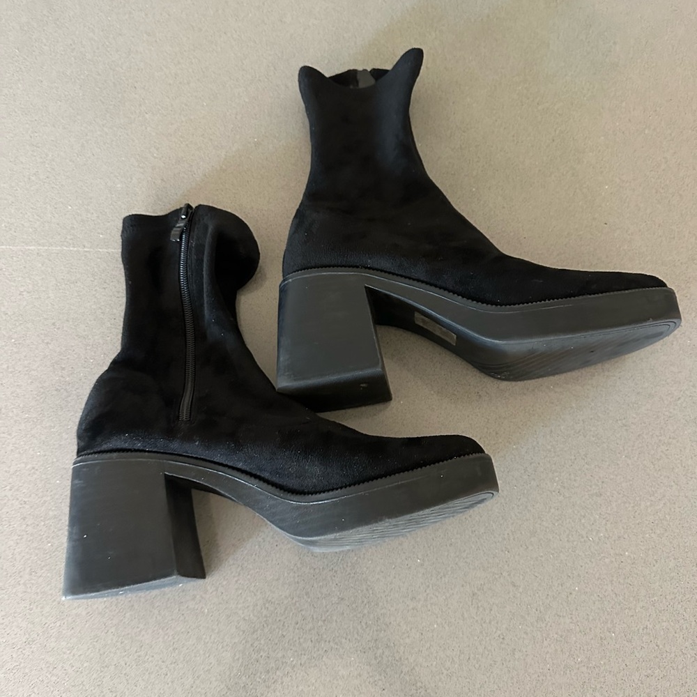 Like-New! Miss Lola Black Suede Platform Side Zip Stretchy Block Heel Ankle Boot